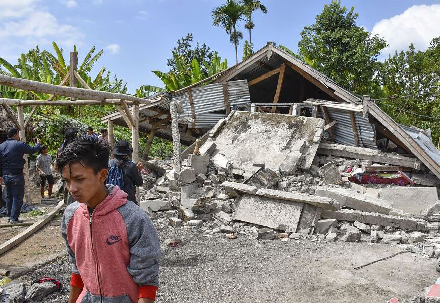 Sismo en Indonesia deja 16 muertos y 355 heridos. Noticias en tiempo real