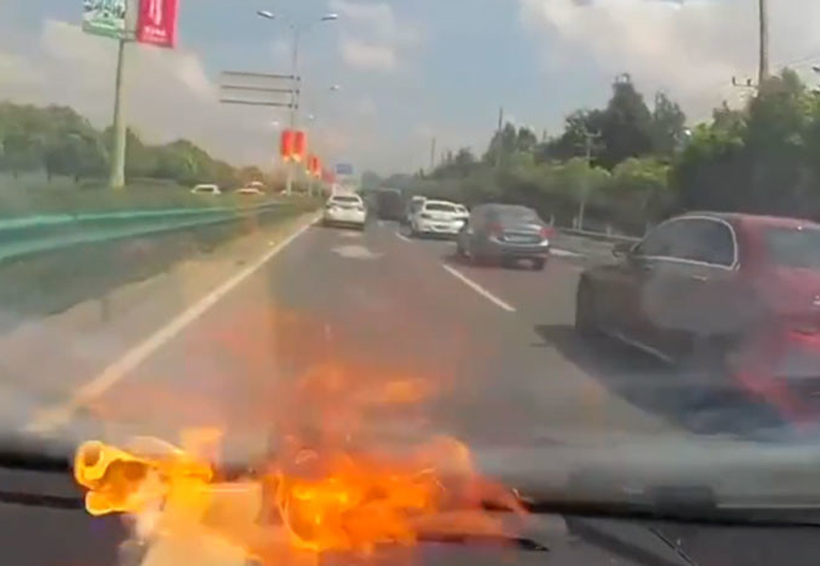Video: iPhone explota en un auto a pocos centímetros de la conductora. Noticias en tiempo real