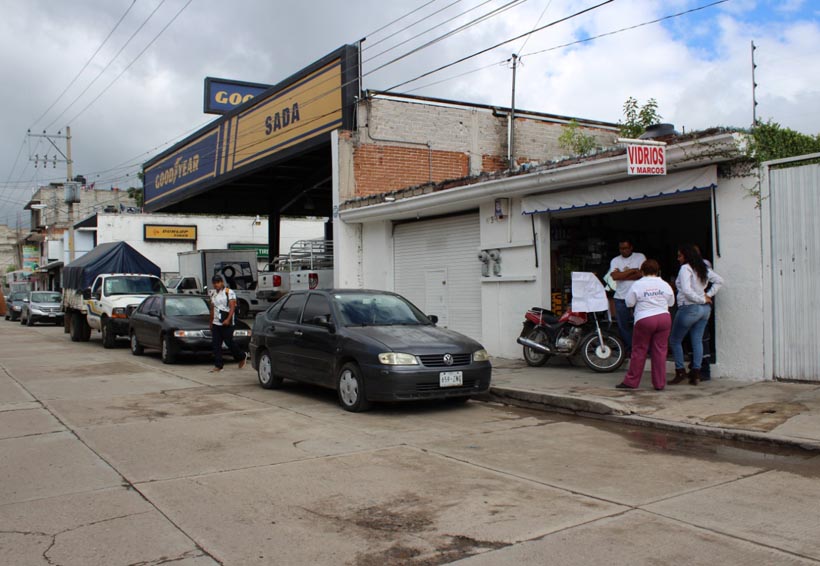 Denuncian comerciantes de la Mixteca afectaciones por bloqueos de taxis. Noticias en tiempo real