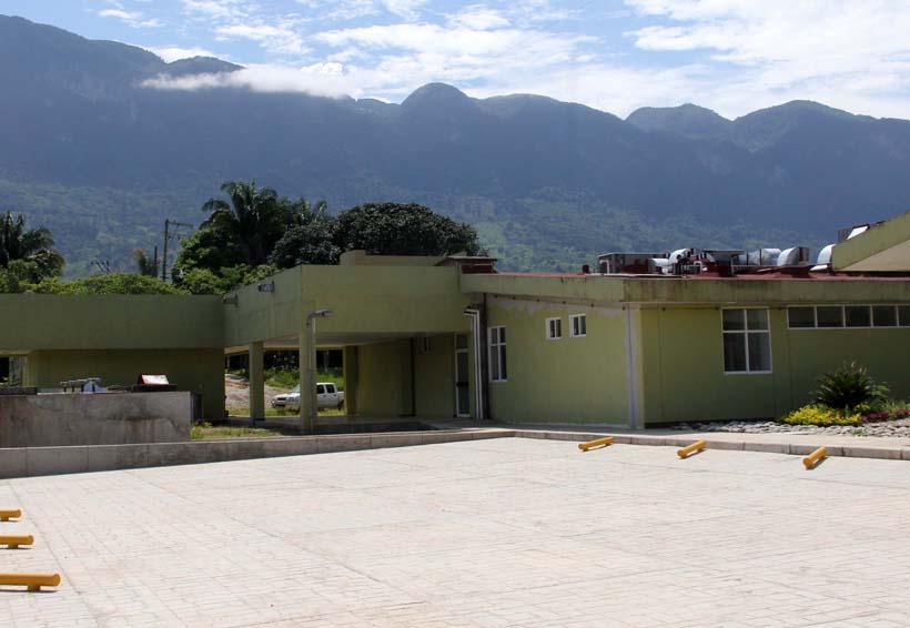 En el olvido 16 proyectos de centros médicos impulsados por el ex gobernador de Oaxaca, Gabino Cué Monteagudo. Noticias en tiempo real
