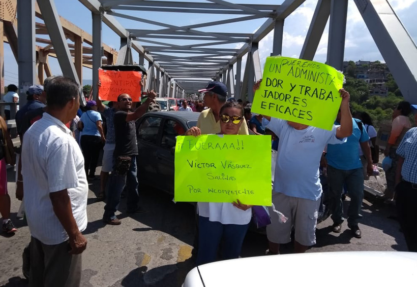 Realizan bloqueo carretero  en el Istmo de Oaxaca. Noticias en tiempo real