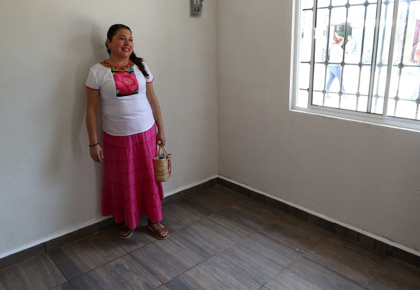 Sofía, feliz de recibir su casa reconstruida. Noticias en tiempo real