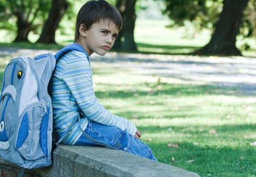 Exceso de peso en las mochilas daña la salud de los niños. Noticias en tiempo real