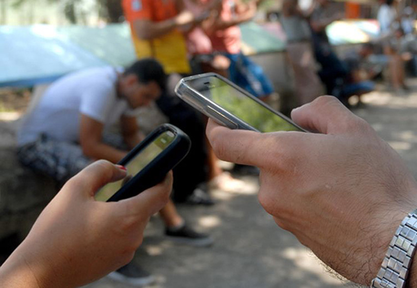 Cubanos acceden por primera vez a Internet desde móviles. Noticias en tiempo real