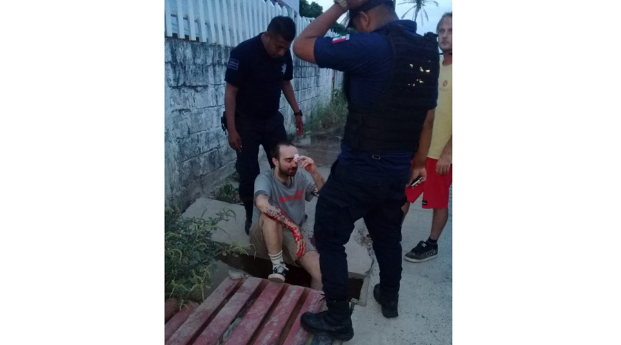 Profesor se lesiona tras caer en una alcantarilla en Salina Cruz. Noticias en tiempo real