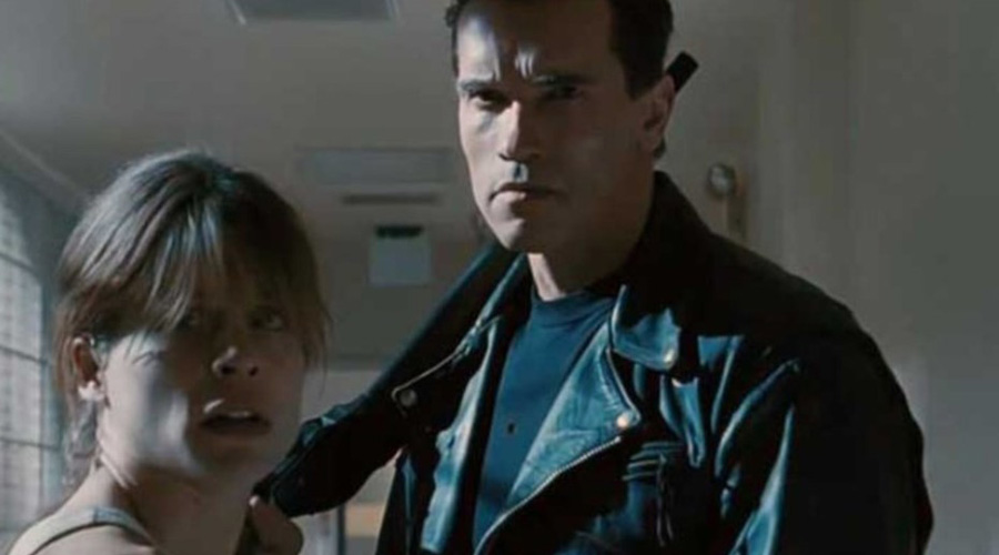 Linda Hamilton y Arnold Schwarzenegger recrearon una mítica foto de Terminator. Noticias en tiempo real
