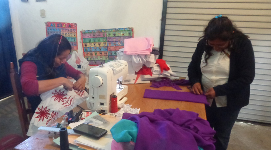 Juventud valora los trajes tradicionales  de la Mixteca de Oaxaca. Noticias en tiempo real