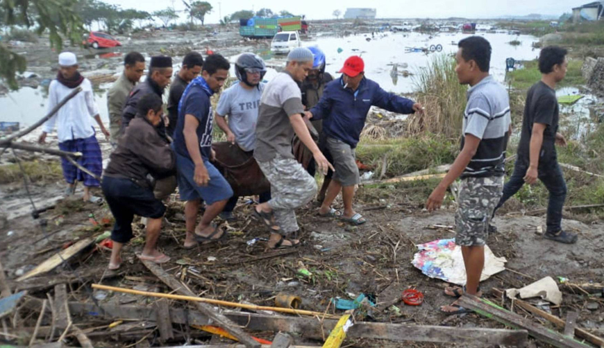 Suman más de 800 muertos en Indonesia por terremoto y tsunami. Noticias en tiempo real