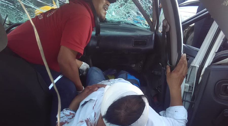 Ebrio taxista provoca accidente en Riberas del Atoyac. Noticias en tiempo real