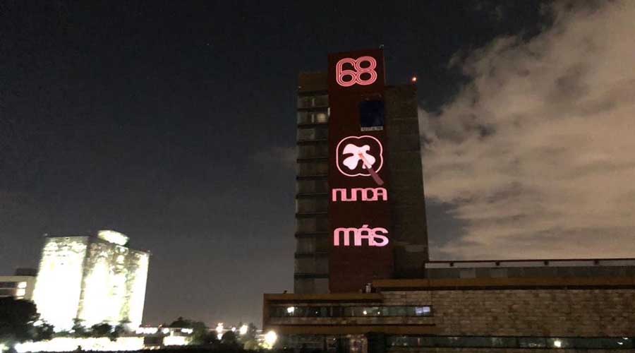 UNAM ilumina la Torre de Rectoría en señal de luto por la matanza del 2 de octubre de 1968. Noticias en tiempo real