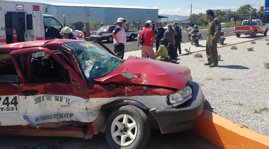 Imprudencia de conductores  provoca accidente en Tlacolula. Noticias en tiempo real