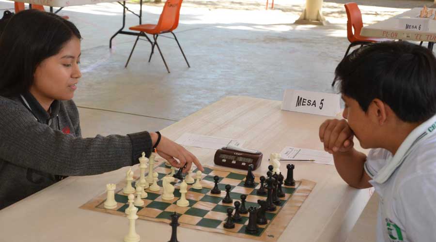 Víctor Yahir se proclama ganador en el torneo de ajedrez Día de la Raza. Noticias en tiempo real