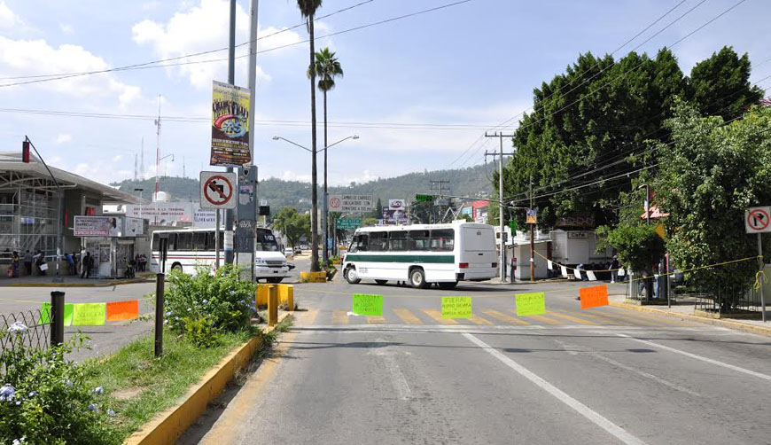 Bloquean normalistas de Oaxaca vialidades. Noticias en tiempo real