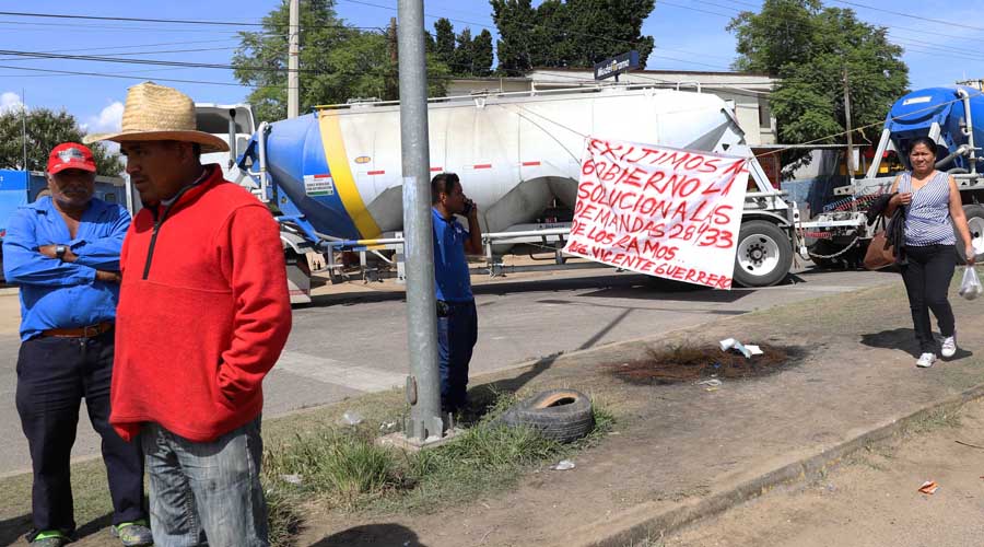 Irritación y molestia por bloqueo de habitantes de la agencia Vicente Guerrero. Noticias en tiempo real