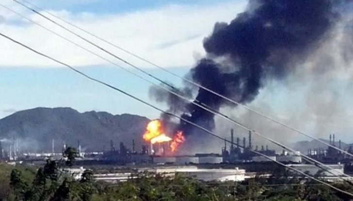 Tres heridos por explosión en refinería Antonio Dovalí en Salina Cruz. Noticias en tiempo real