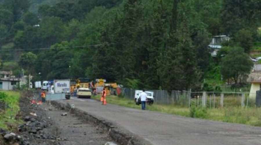 Tres lesionados deja volcadura en carretera  Yucudaa-Tlaxiaco. Noticias en tiempo real