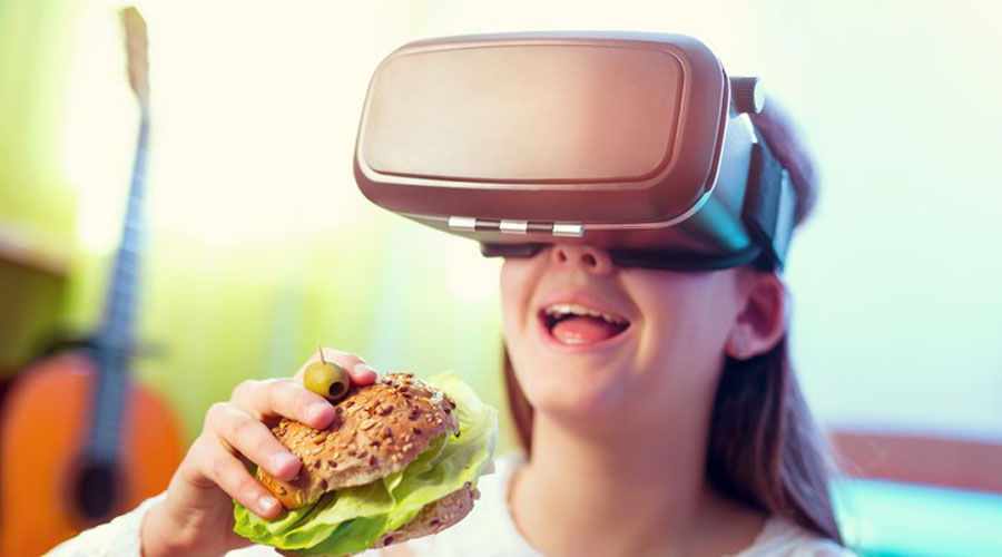 La realidad virtual puede alterar el sabor de los alimentos. Noticias en tiempo real