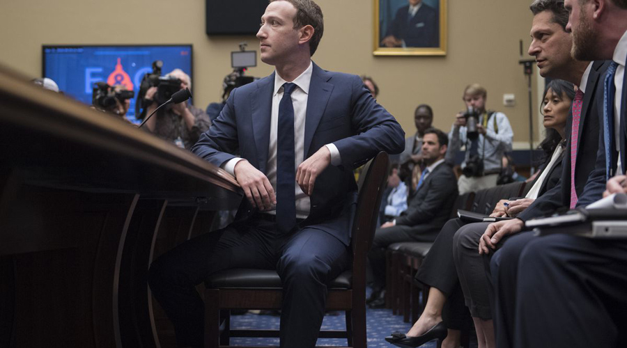 Accionistas apoyan que Mark Zuckerberg deje la presidencia de Facebook. Noticias en tiempo real