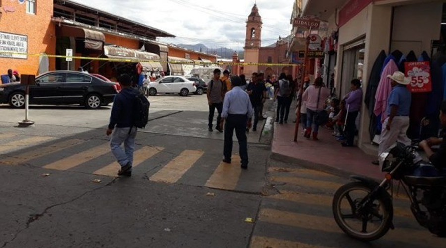 Joven daña auto en  Centro de Huajuapan. Noticias en tiempo real
