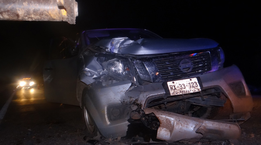 Camioneta impacta con retroexcavadora en Juchitán. Noticias en tiempo real