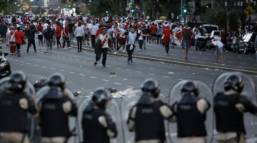 Suspenden la final de Libertadores entre  River Plate y Boca Juniors por violencia. Noticias en tiempo real