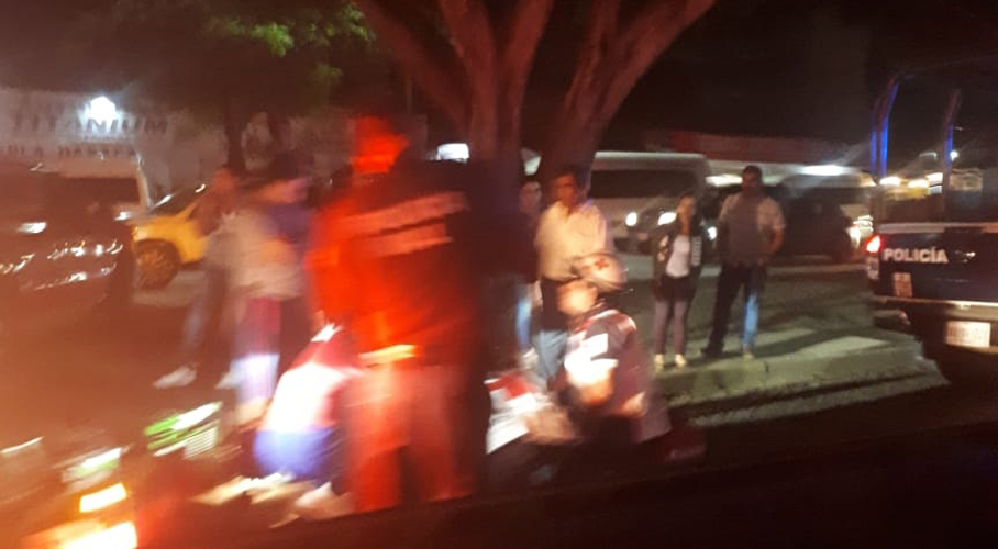 Choca motociclista contra automóvil en Cinco Señores, Oaxaca. Noticias en tiempo real