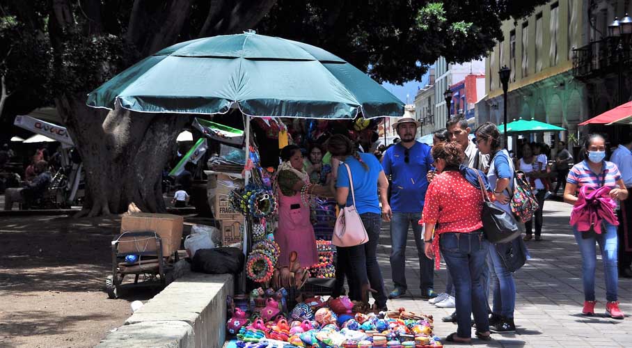 Ambulantaje, basura y  baches ahogan la ciudad de Oaxaca. Noticias en tiempo real