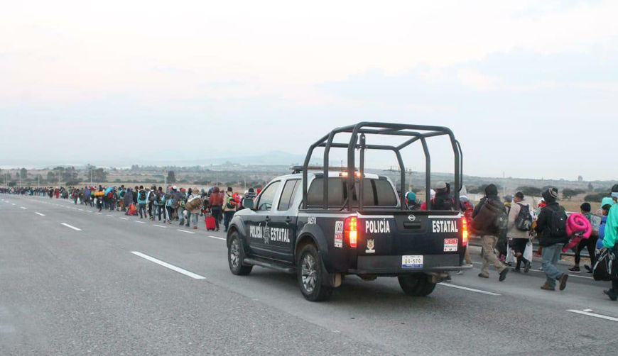 Caravana migrante avanza hacia Guanajuato, deja Querétaro. Noticias en tiempo real