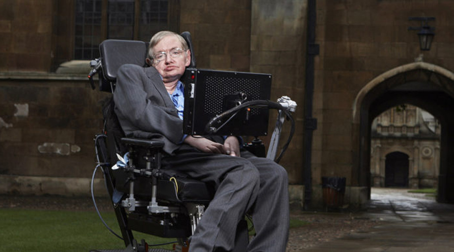 Subastan en un millón de dólares tesis y silla de ruedas de Hawking. Noticias en tiempo real