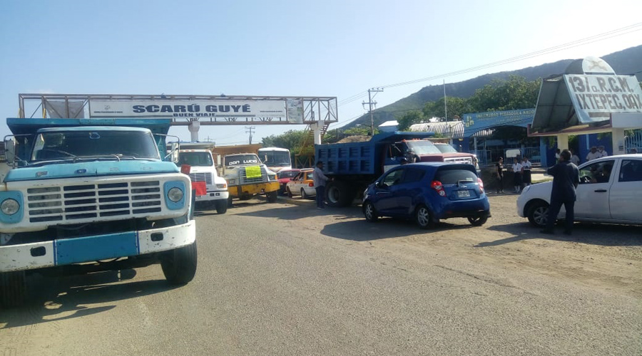 Transportistas del Istmo protestan por excluirlos de acarreo. Noticias en tiempo real