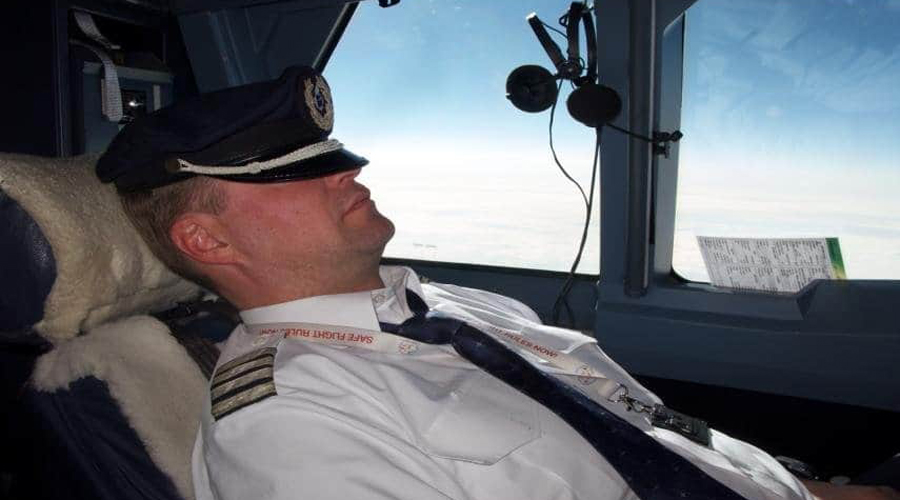 Piloto de avión se queda dormido y se pasa de largo. Noticias en tiempo real