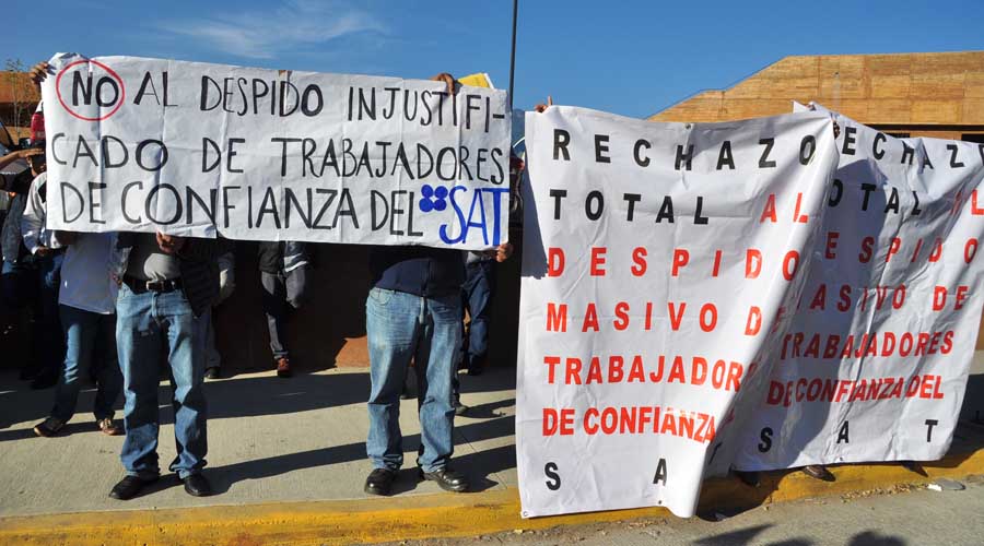 Reciben a López Obrador en Oaxaca con diferentes protestas. Noticias en tiempo real