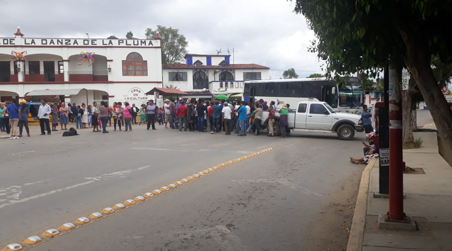 Protestan en Cuilápam por incumplimiento de obras públicas. Noticias en tiempo real