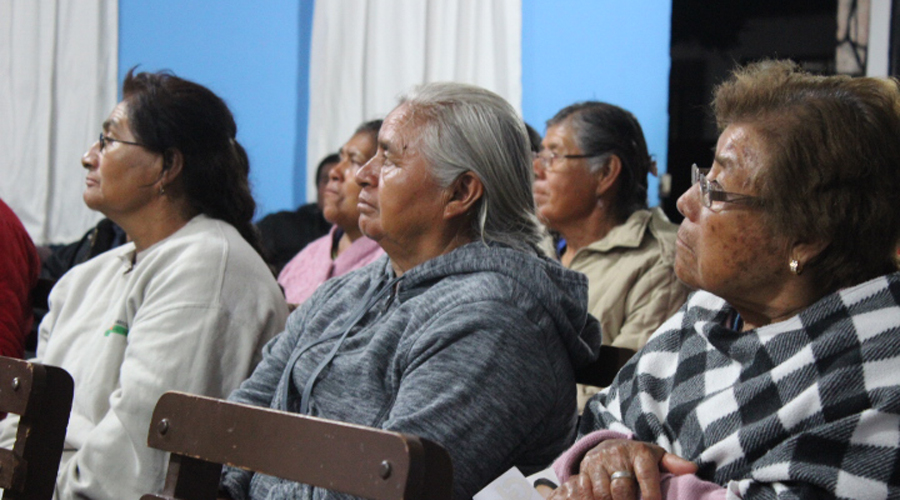 Comparten alimentos  con adultos mayores y  de escasos recursos en Huajuapan. Noticias en tiempo real