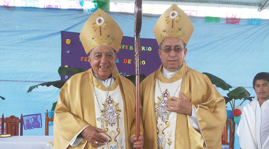 Festejan a obispo emérito Héctor Guerrero en Ozolotepec. Noticias en tiempo real