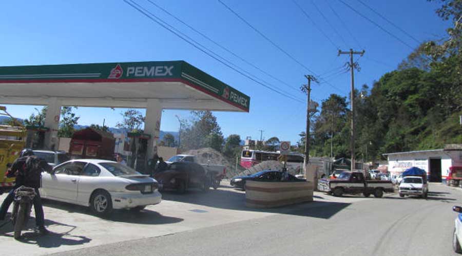 La gasolinera de Huautla no abastece satisfactoriamente. Noticias en tiempo real