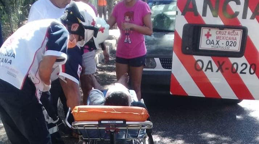 Derrapa en su motoneta sobre calles de Huatulco. Noticias en tiempo real