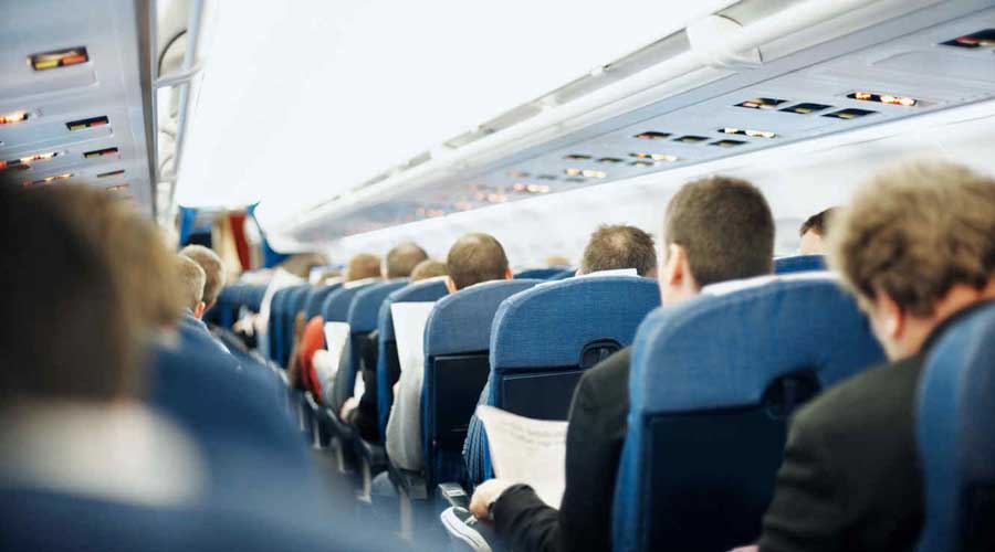 Hombre muere en pleno vuelo; pasajeros viajan con el cadáver | El Imparcial de Oaxaca Hombre muere en pleno vuelo; pasajeros viajan con el cadáver | El Imparcial de Oaxaca