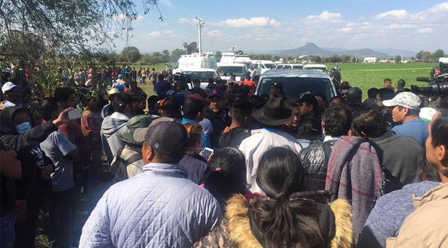 Rumor de que regalaban gasolina atrajo a tanta gente al ducto siniestrado de Hidalgo. Noticias en tiempo real