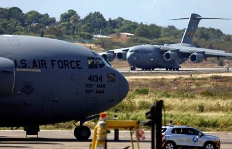 Venezuela: Aviones militares de EU aterrizan en frontera colombiana. Noticias en tiempo real