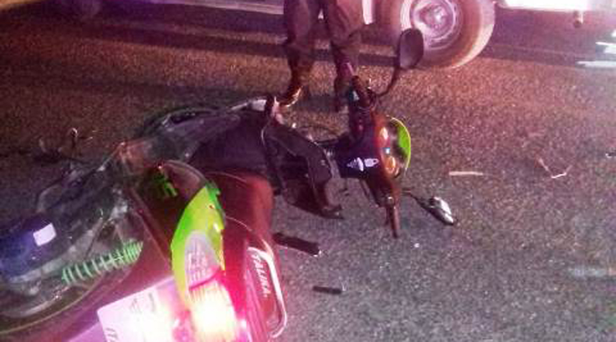 Chocan motociclista y taxi en carretera de Huajuapan. Noticias en tiempo real
