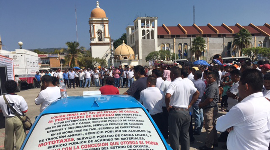 Protestan por ingreso de mototaxis a Pinotepa Nacional. Noticias en tiempo real