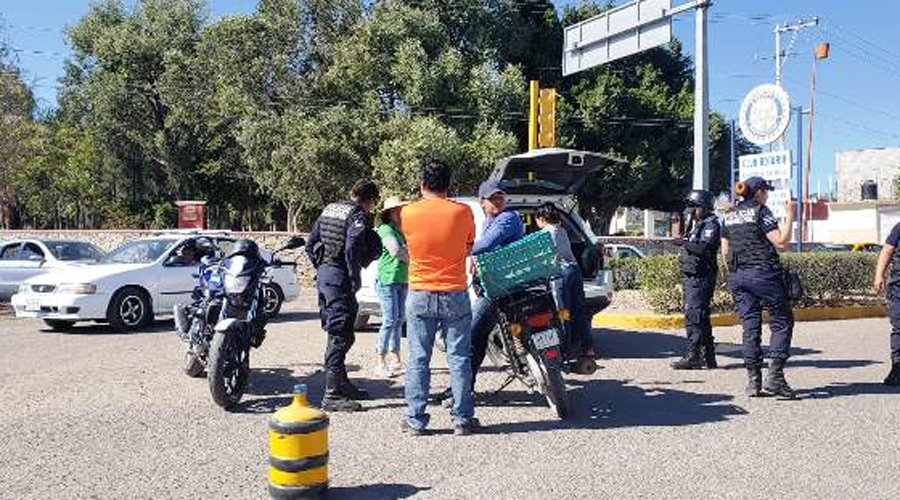 Chocan motocicleta y vehículo particular en Huajuapan. Noticias en tiempo real