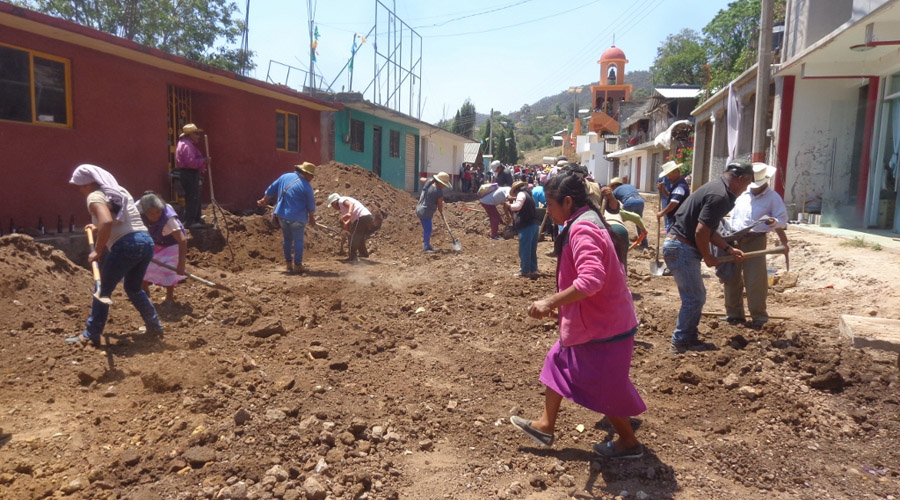 Brindan empleos en la  comunidad de Ixcatlán