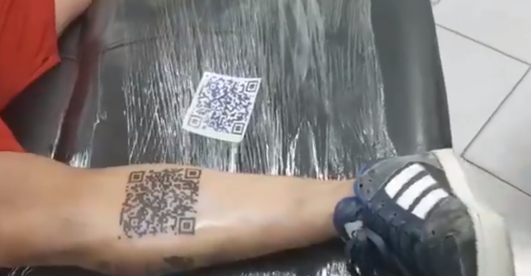 Video: Se tatúa QR con golazos de su equipo; Youtube le tumba el clip | El Imparcial de Oaxaca Video: Se tatúa QR con golazos de su equipo; Youtube le tumba el clip | El Imparcial de Oaxaca