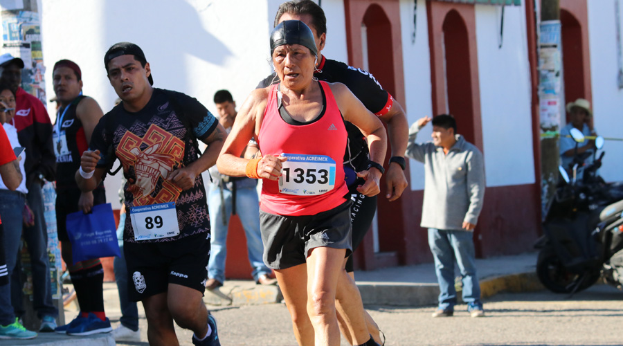 Vuela Javier Hernández en la Media Maratón