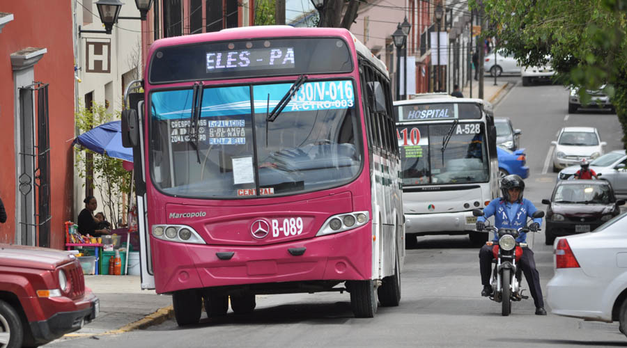 Transporte público en Oaxaca: lento, costoso, inseguro y chatarra 