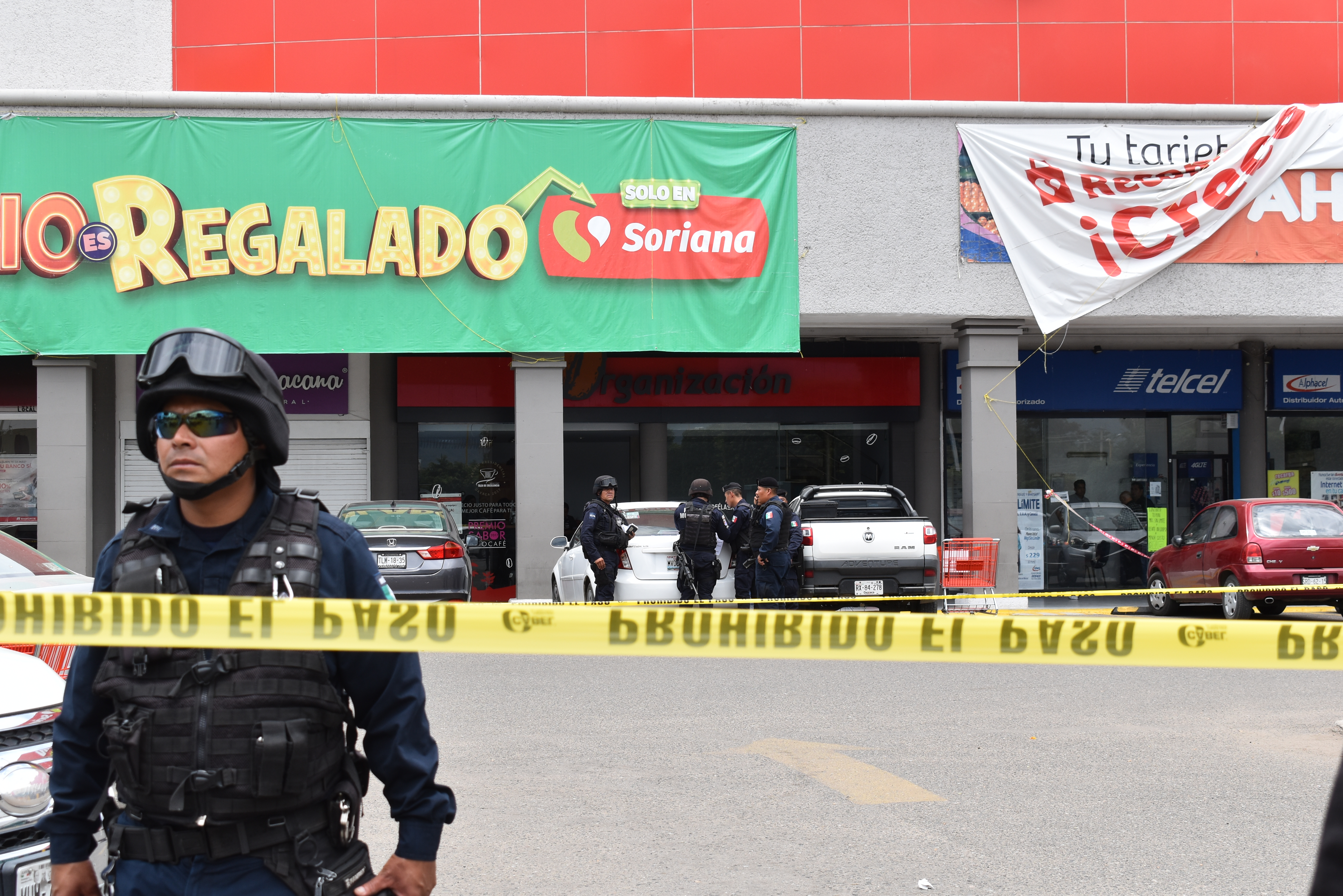 Ejecutan a balazos a abogado cuando paseaba con su familia en Plaza Oaxaca