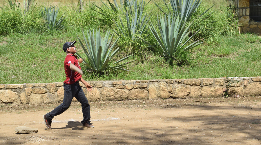 Vengadores y Aztecas dominaron la jugada en la Pelota Mixteca