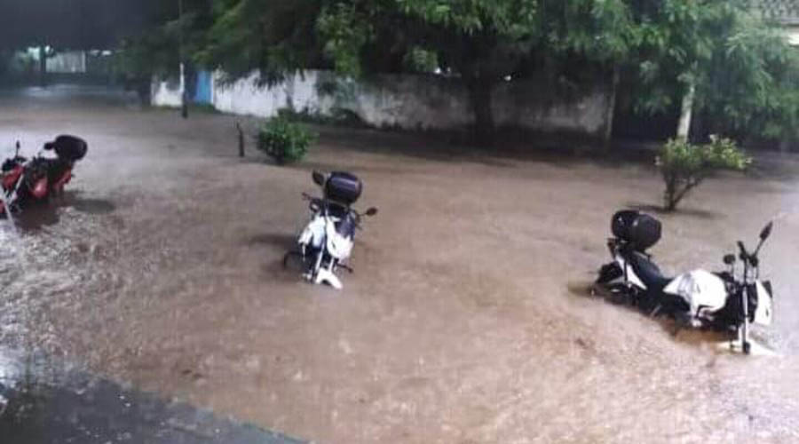 Suman 256 casas dañadas por inundación en Matías Romero